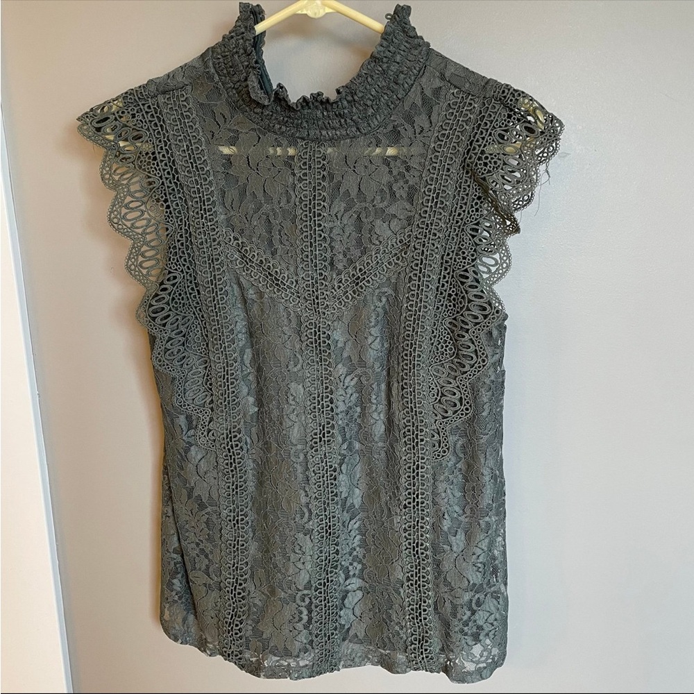 Cable & Gauge Green Lace Sleeveless Top